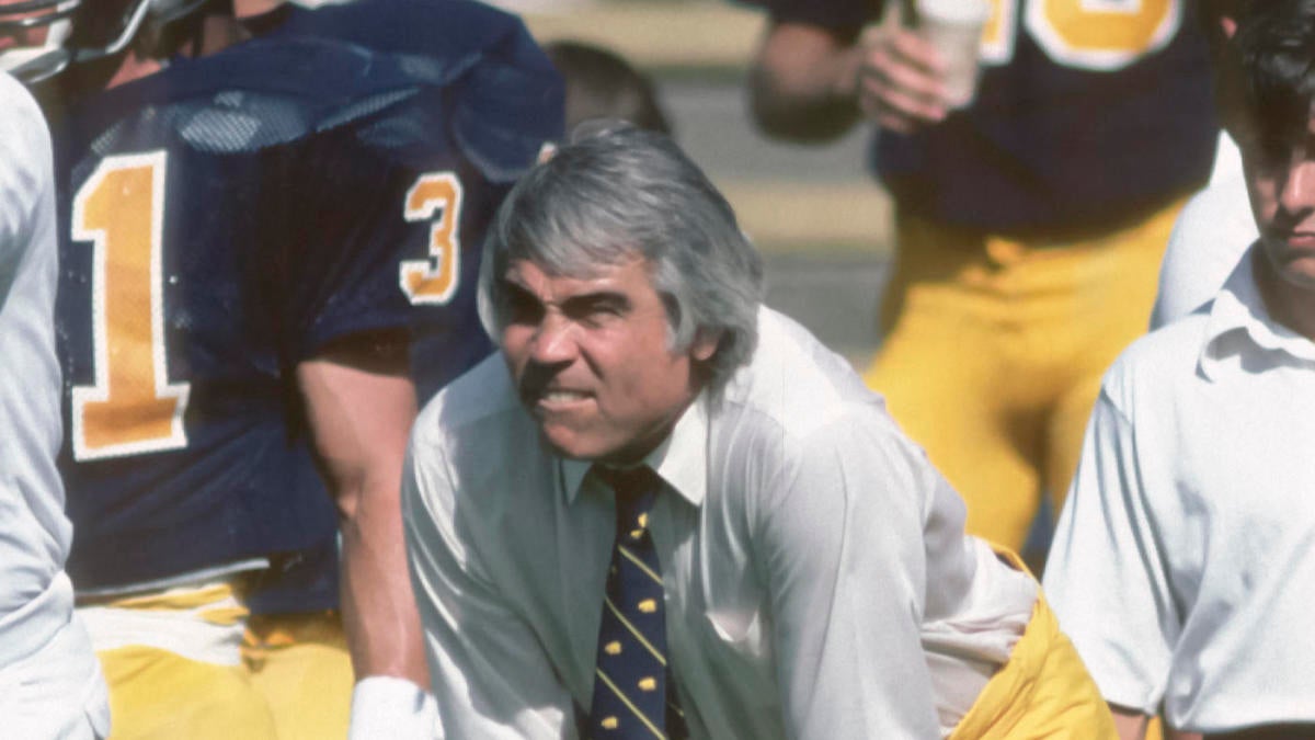 Joe Kapp dies at 85: Legendary former Cal player coached Bears during  iconic 'The Play' moment 