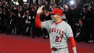 10/10 dugout celebration for the Bringer Of Rain : r/mlb