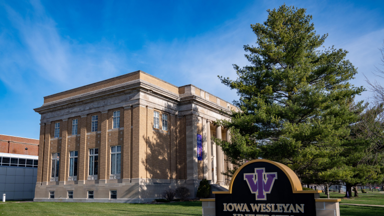 Iowa Wesleyan, tempat kelahiran pelanggaran Serangan Udara di sepak bola perguruan tinggi, ditutup setelah 181 tahun