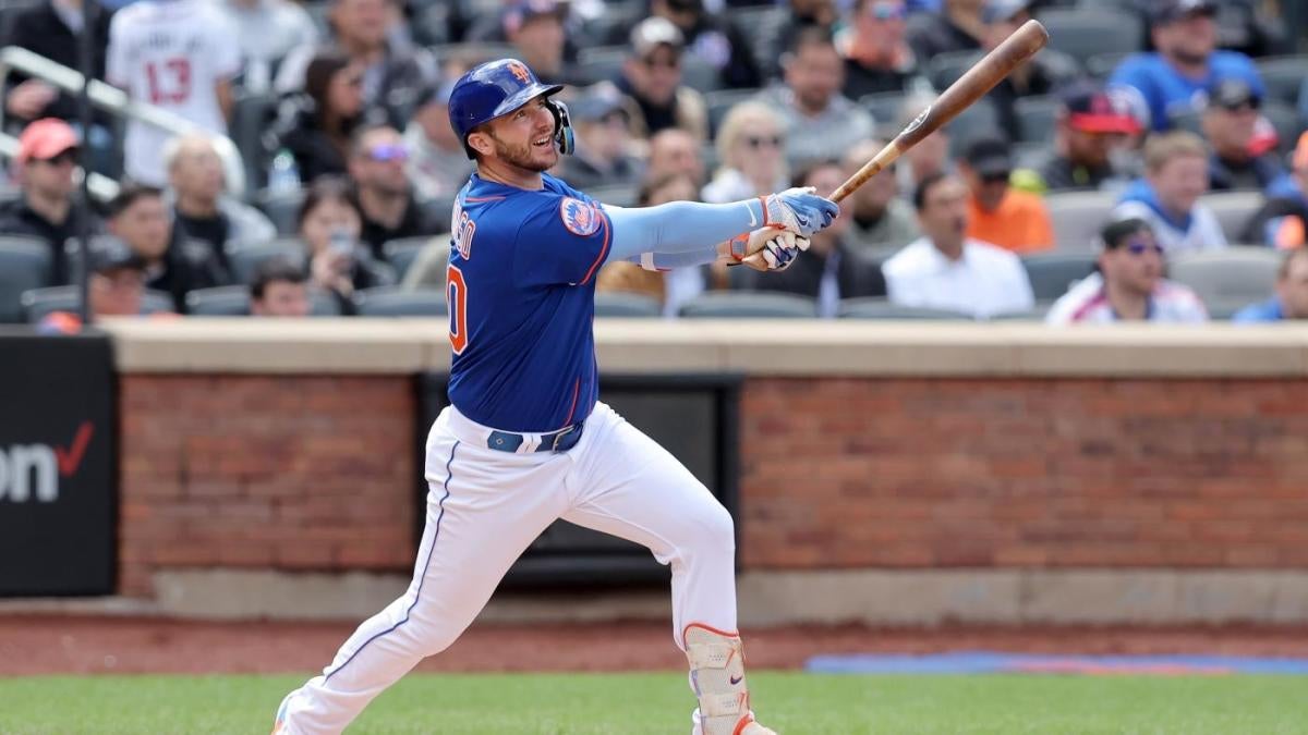 Measuring the stats on Jeff McNeil's home run, 05/01/2023