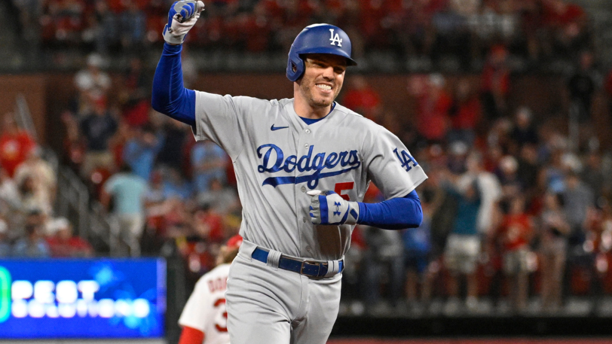 Freddie Freeman hits 300th home run: Dodgers star gets to milestone in rare  fashion 