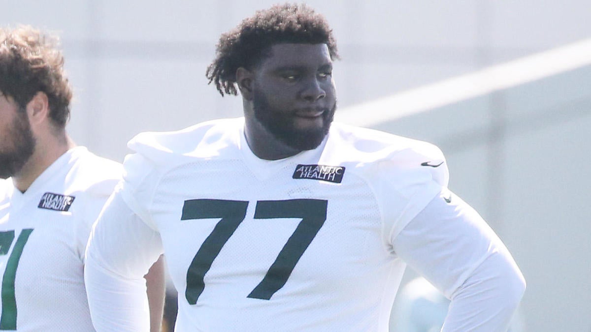 Mekhi Becton wants to move back to left tackle, blames Jets for