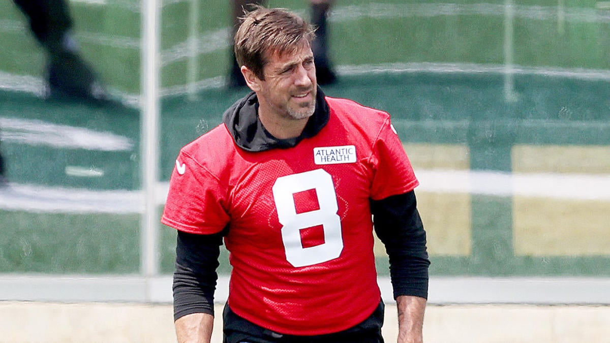 Jets' Aaron Rodgers over calf issue and practicing, providing some