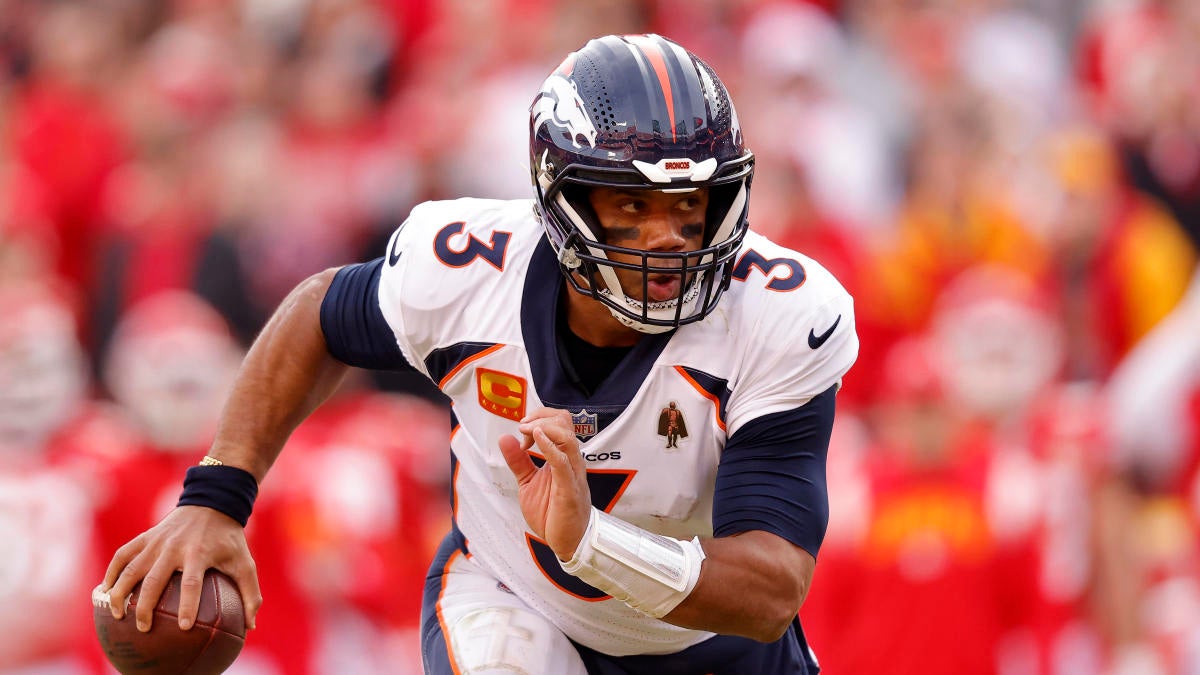 WATCH: Russell Wilson, other Broncos work out at Folsom Field