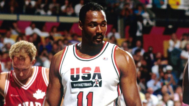 Karl Malone menghasilkan  juta dengan melelang memorabilia Dream Team tahun 1992 dari Michael Jordan, Larry Bird, lebih banyak lagi