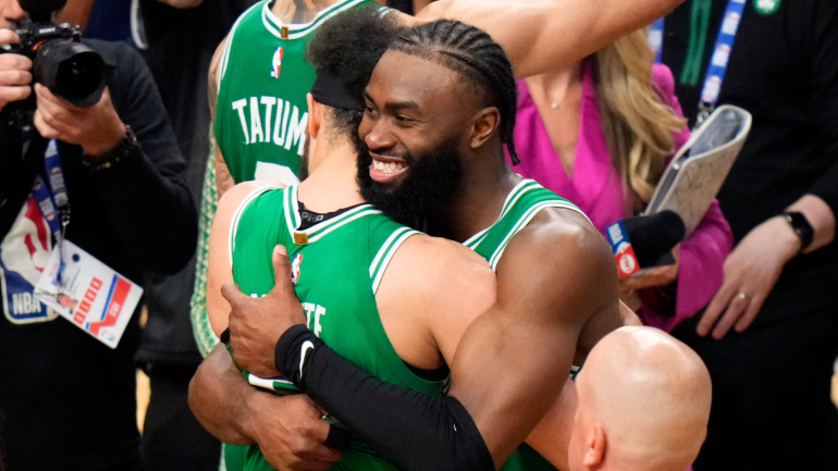 PERHATIKAN: Derrick White menyelamatkan musim Celtics dengan tip kemenangan untuk memaksa Game 7 final Wilayah Timur