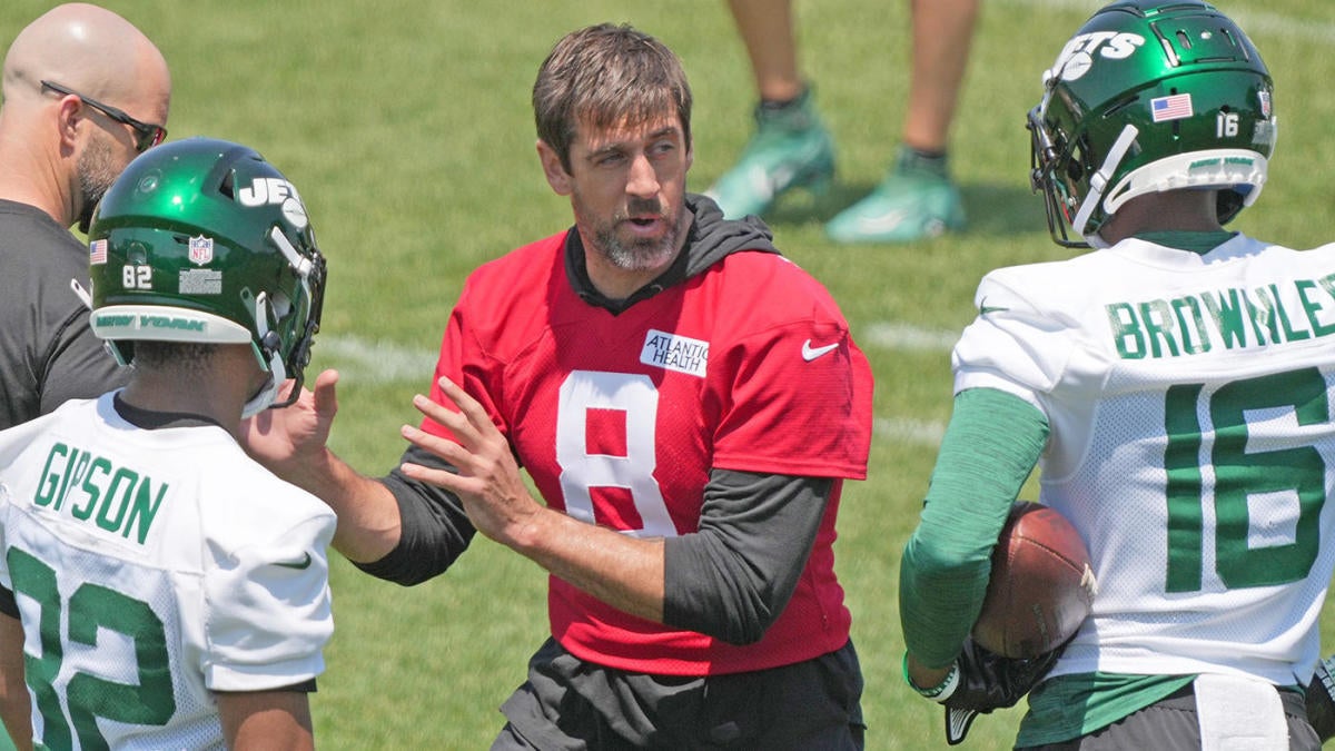 Aaron Rodgers participates in NY Jets OTAs (Video)