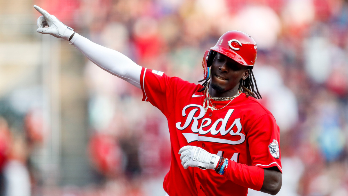 WATCH Reds rookie Elly De La Cruzs first MLB home run almost leaves Great American Ball Park