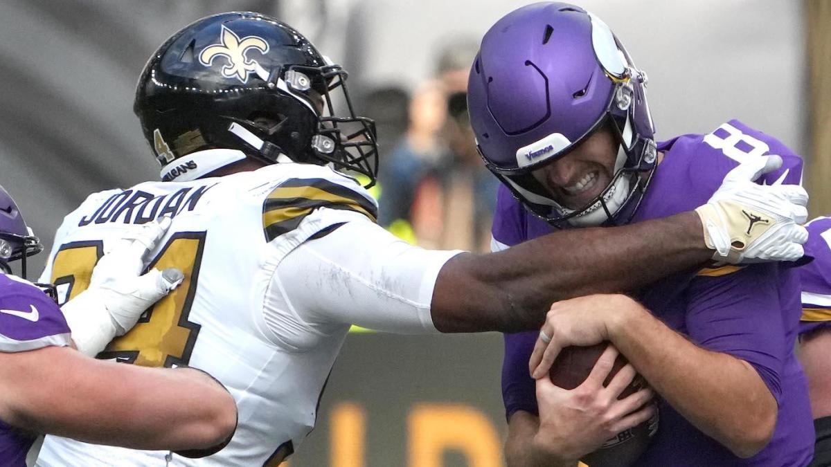 Saints star Cameron Jordan squeezes into dad's Pro Bowl jersey for Steve  Jordan Vikings Ring of Honor induction – Twin Cities