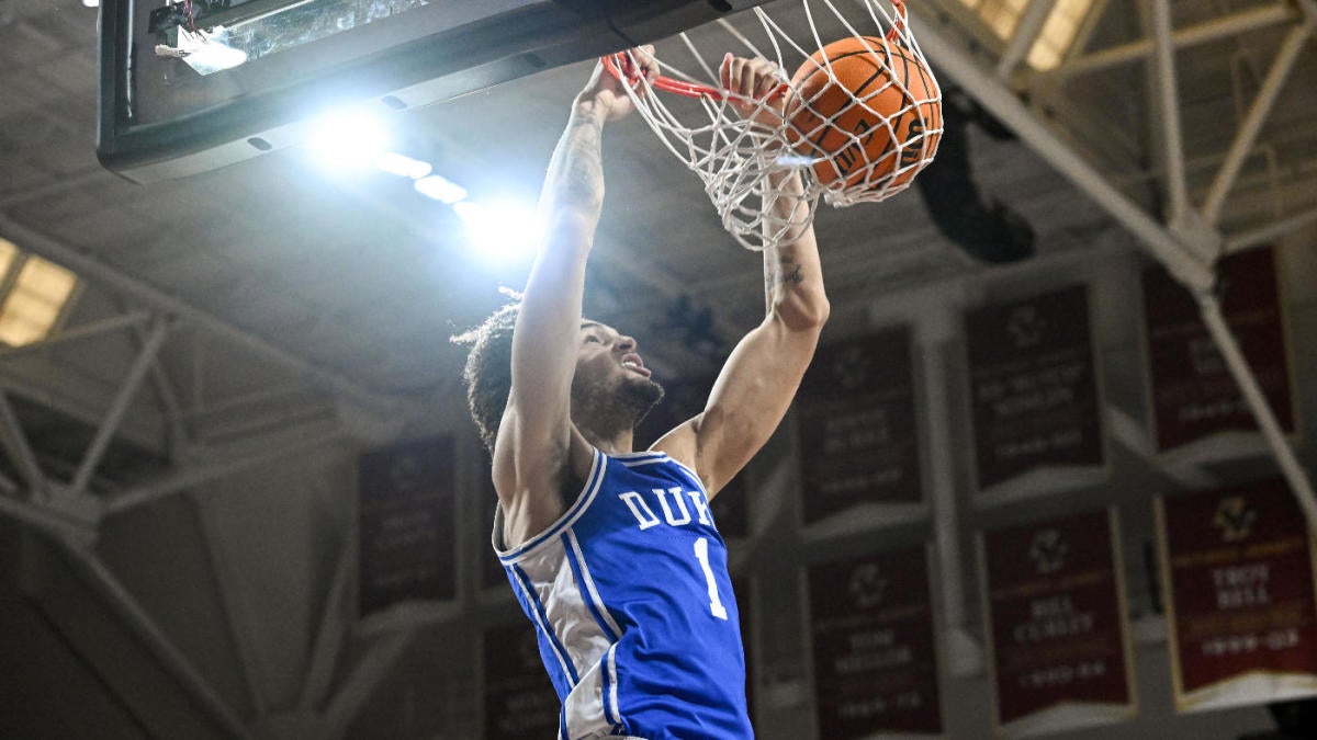 Road to the draft: Duke's Dereck Lively II showcases defensive skills to  prepare for NBA career - CBSSports.com
