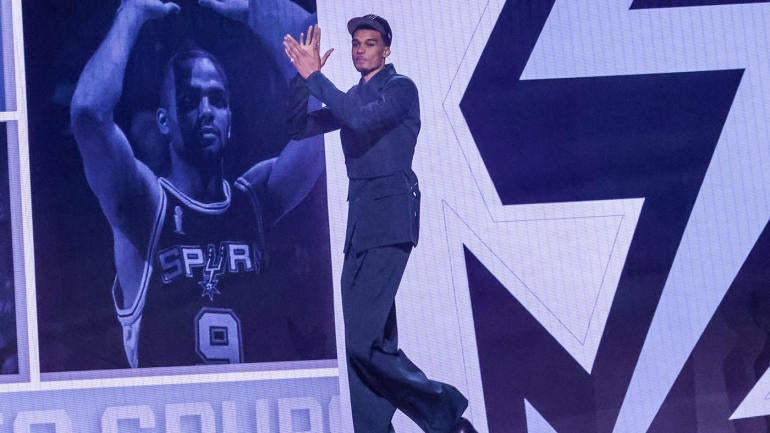 Twins Ausar and Amen Thompson become first brothers selected in top 10 in same year