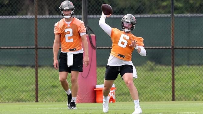 kyle-trask-baker-mayfield.jpg