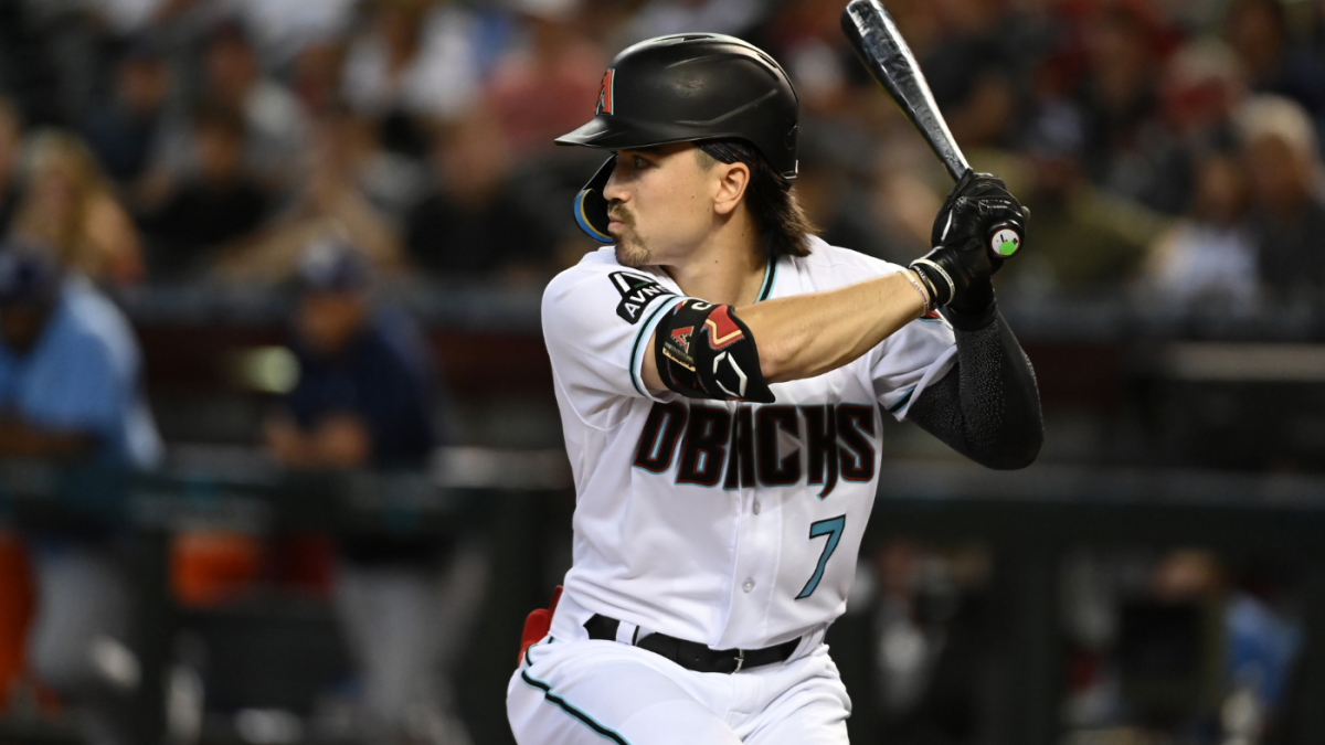 Corbin Carroll injury: Diamondbacks rookie leaves game with right shoulder  soreness, two years after surgery 