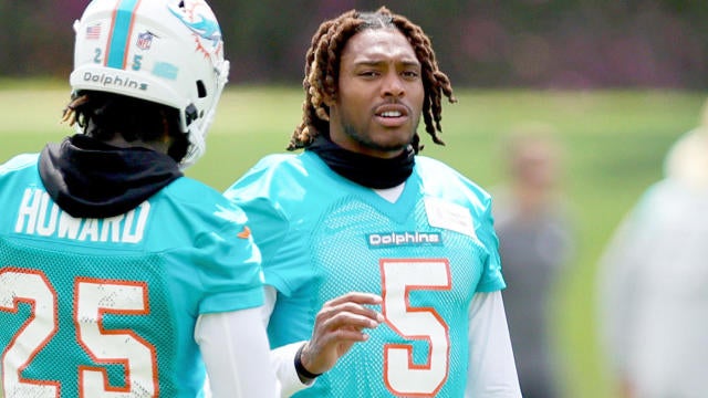 Dolphins' Jalen Ramsey carted off at training camp with knee injury