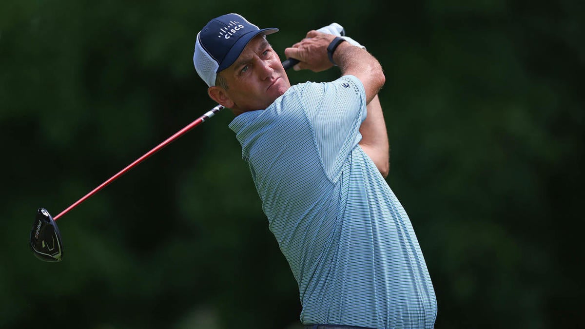 2023 John Deere Classic leaderboard Brendon Todd leads with crowded