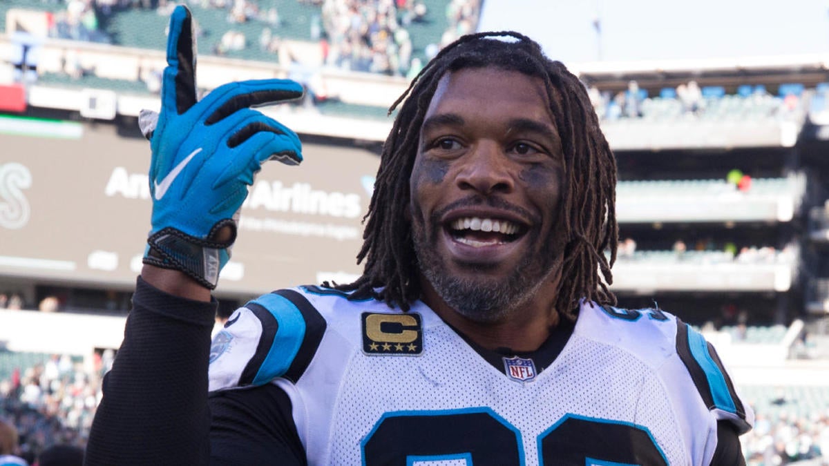 Panthers Sign Julius Peppers