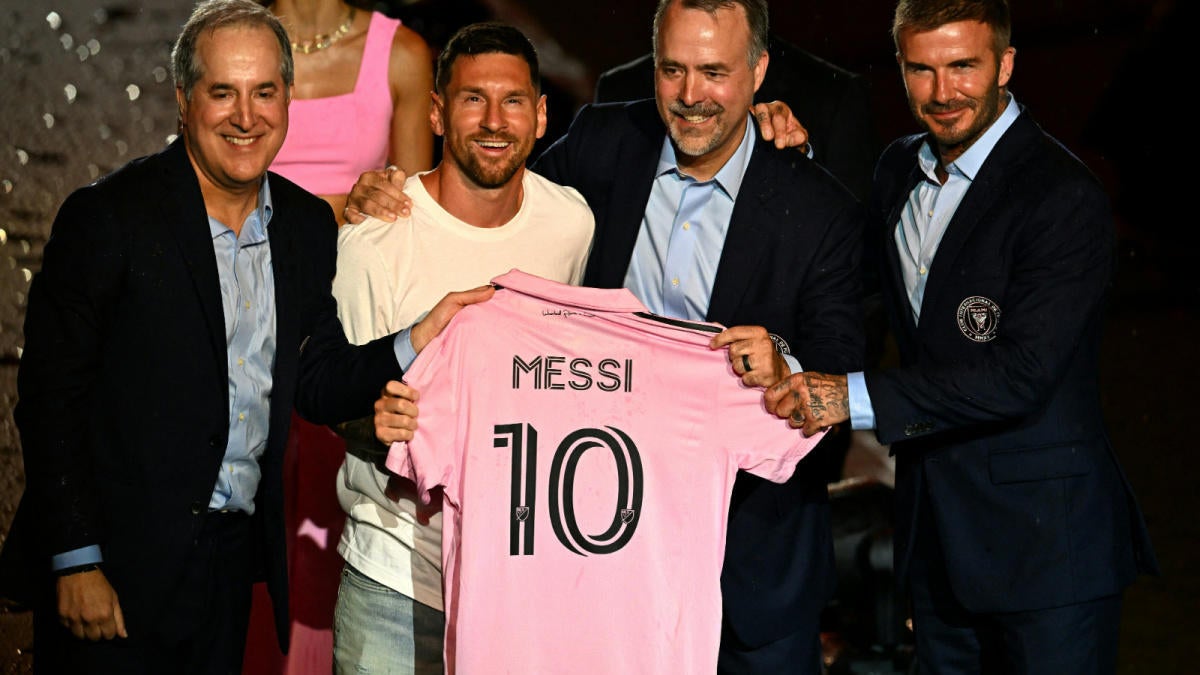 Lionel Messi Officially Introduced by Inter Miami, Wearing Jersey Number 10  - Sport