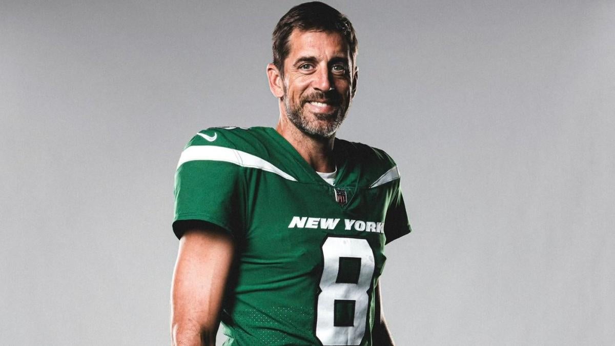 Aaron Rodgers shows off his new number in first photos of QB wearing a Jets  uniform 