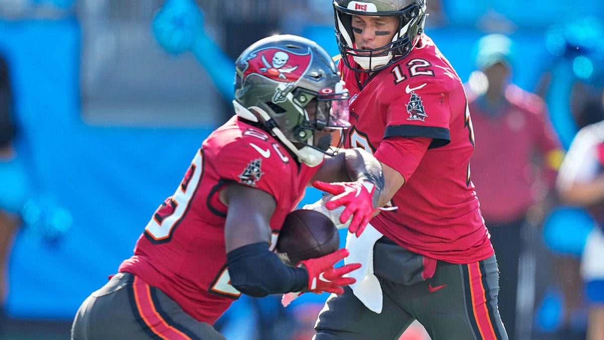 Tampa Bay Buccaneers running back Rachaad White (29) lines up