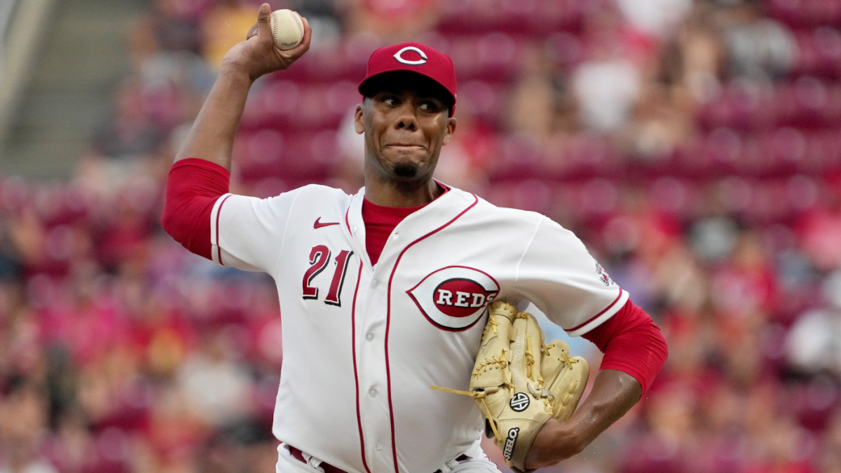 Reds have target return date for Hunter Greene, Nick Lodolo as