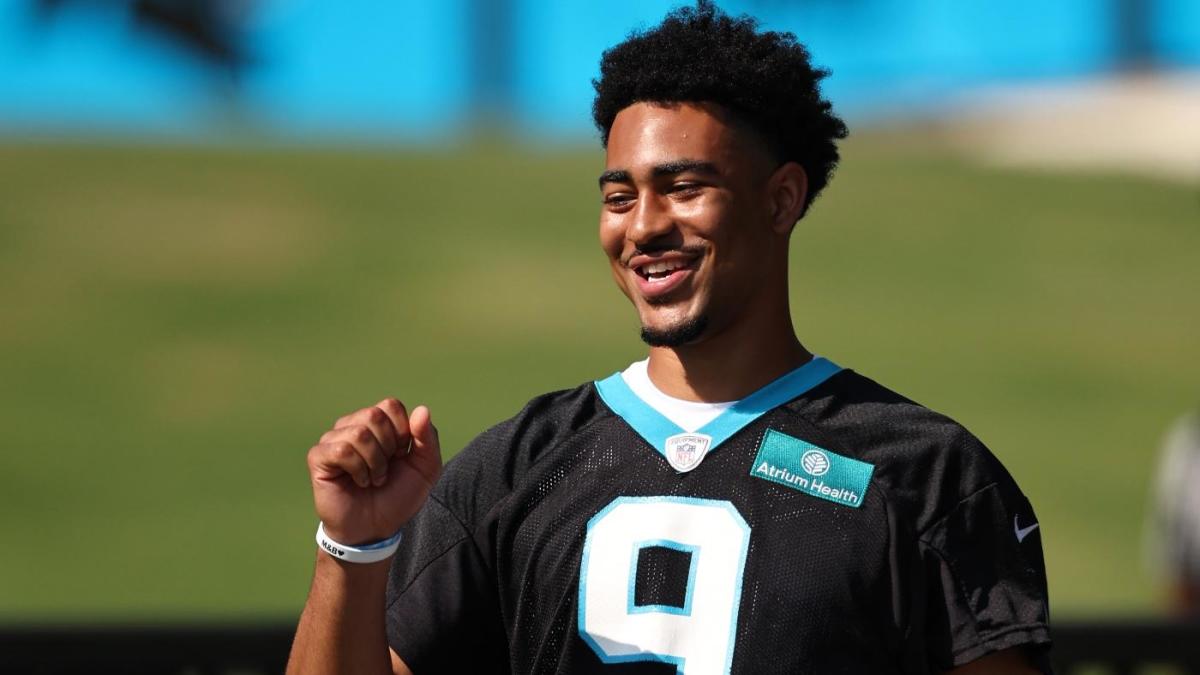 Edgar Salmingo, Jr. ✌️ on X: Bryce Young's first time in a #Panthers jersey  as a player and he's in all black Give this man the black helmet too   / X