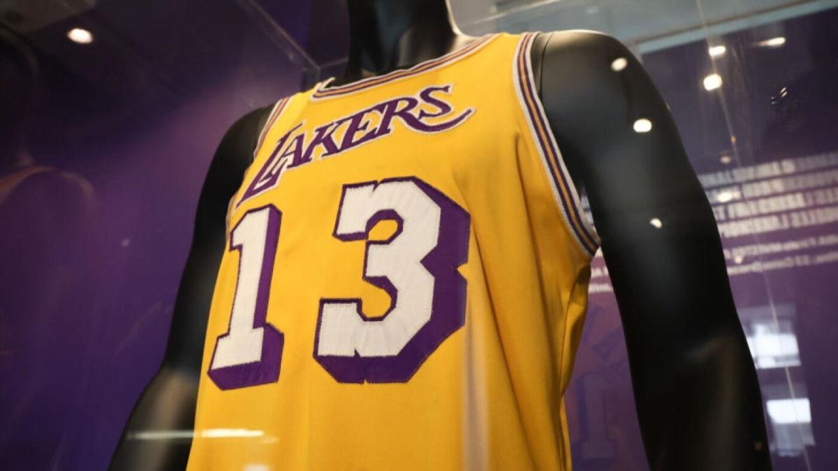 Wilt Chamberlain Lakers jersey from 1972 NBA Finals heading to
