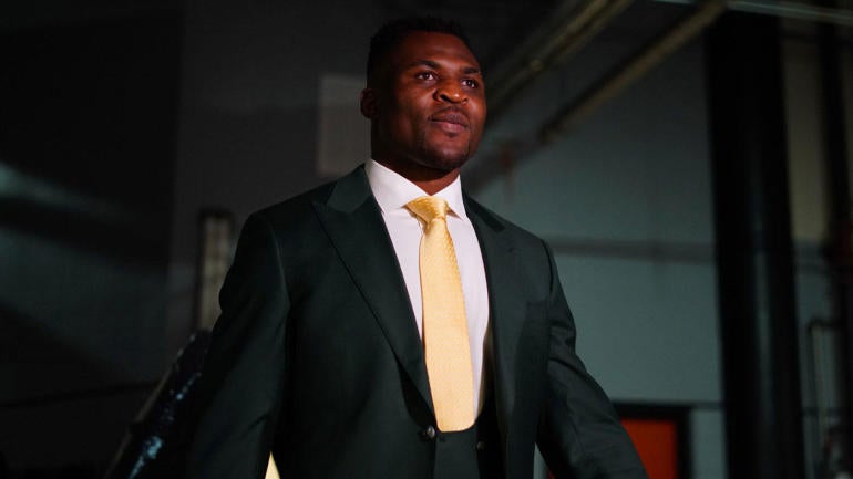 francis-ngannou-walk.jpg