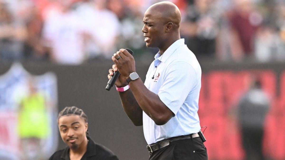 NFL legend DeMarcus Ware takes crack at national anthem before