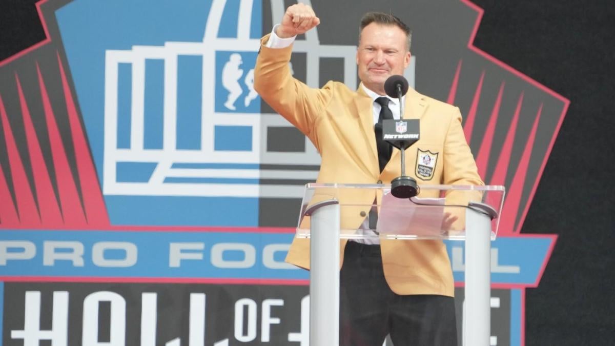 During Pro Football Hall of Fame speech, Zach Thomas thanks fans of AFC  East foes who 'threw things' at him things' at him