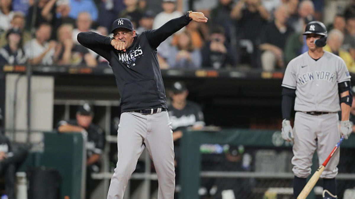 Yankees' Aaron Boone mimes umpire calling strike three during
