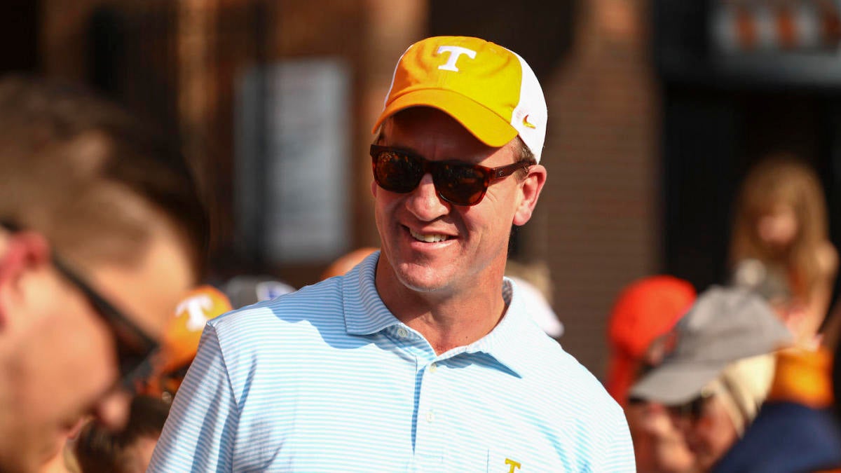 Peyton Manning joins Tennessee communications staff 