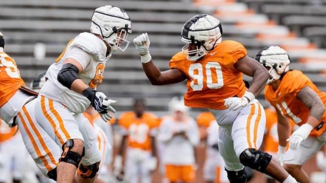 On3 names Tennessee WR coach Kelsey Pope named a rising star