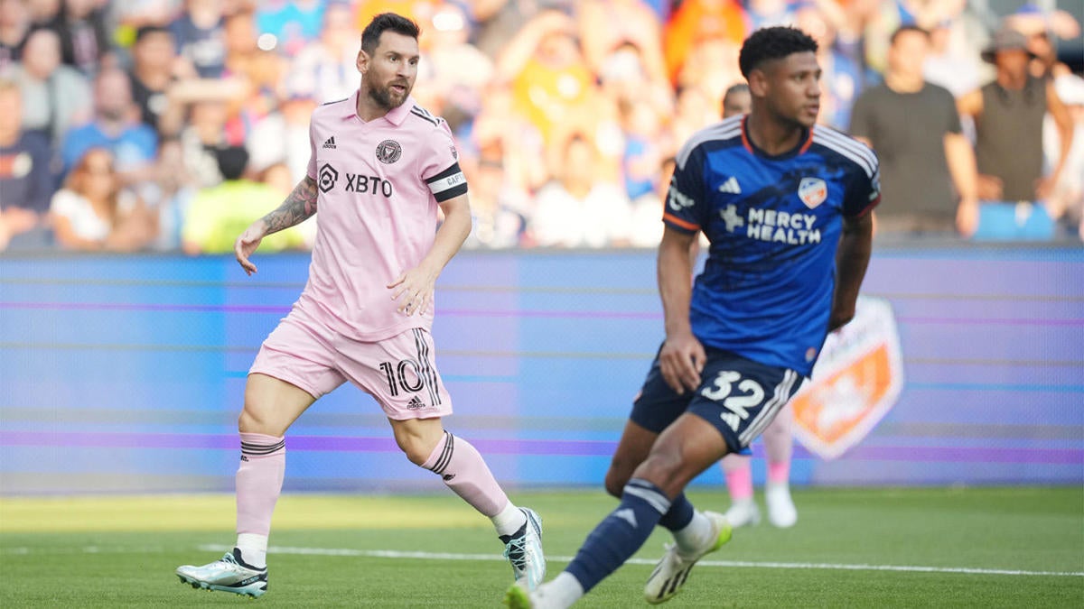 Stars are out for Lionel Messi again! NFL players Joe Burrow and Ja'Marr  Chase wear FC Cincinnati jerseys as they watch Inter Miami hero help dump  their team out of U.S. Open