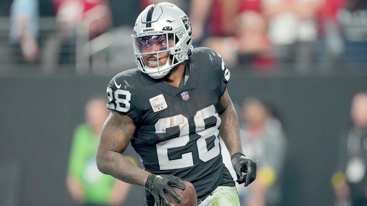 Josh Jacobs, Raiders reach one-year deal worth up to $12 million, star RB  expected to rejoin team Sunday - CBSSports.com