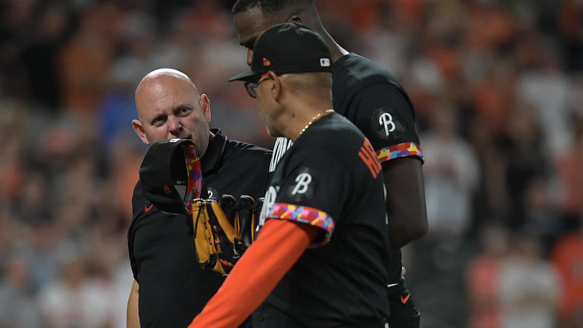 Orioles All-Star closer leaves game with 'arm discomfort