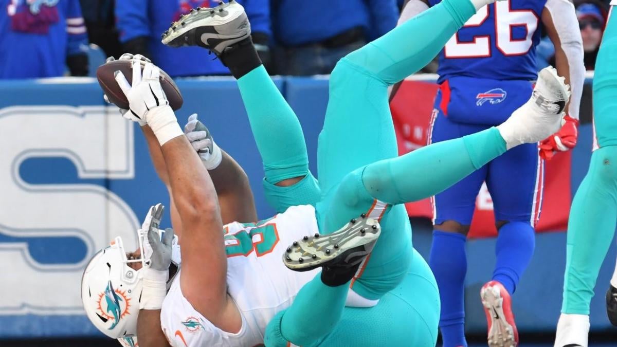 Dolphins re-sign Zach Sieler on three-year deal worth up to $38.65M, per  report 