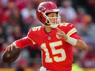 Jacksonville, United States. 08th Sep, 2019. Chiefs Quarterback Patrick  Mahomes passes during the Kansas City Chiefs, Jacksonville Jaguars game at  the TIAA Bank Field in Jacksonville, Florida on Sunday, September 8, 2019.