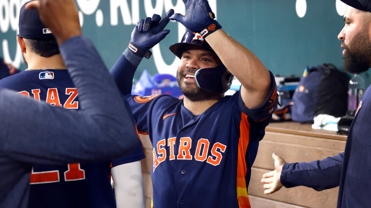 Astros' Jose Altuve homers three times in three innings vs. Rangers, makes  it four straight ABs with home run 