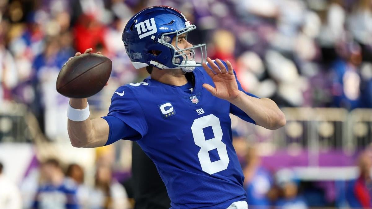 Cowboys at Giants odds, picks: Point spread, total, player props for 'Sunday  Night Football' 