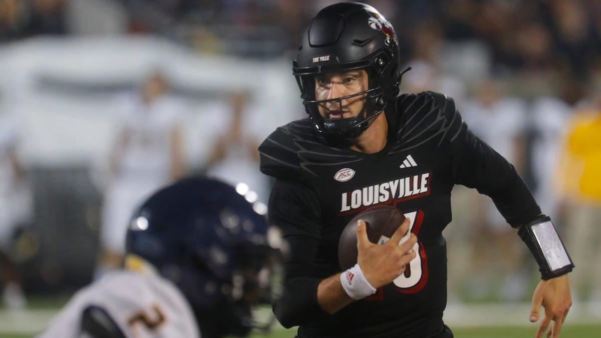 Louisville vs Indiana football score? U of L wins at Lucas Oil Stadium