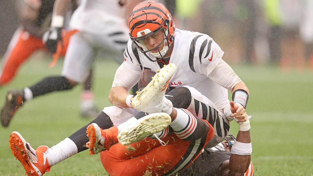 NFL on X: HALFTIME: The @Browns are working on a shutout through the first  two quarters. #CINvsCLE  / X