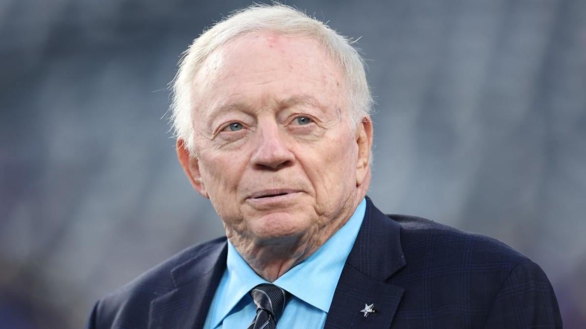 Jerry Jones reacts to Aaron Rodgers' injury, looks ahead to Jets game