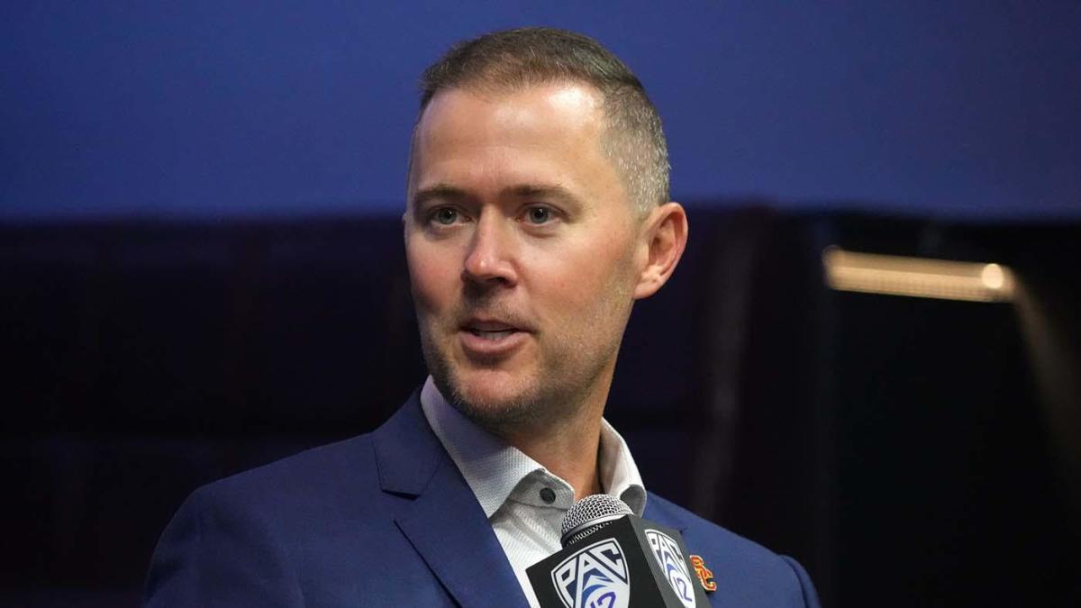 Lincoln Riley says Oklahoma fans tried to break into his house after coach announced move to USC