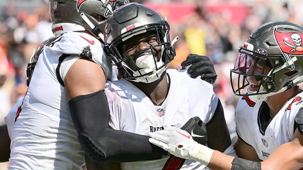 Shaquil Barrett: Tampa Bay Buccaneers linebacker dedicates emotional  pick-six against Chicago Bears to his late daughter