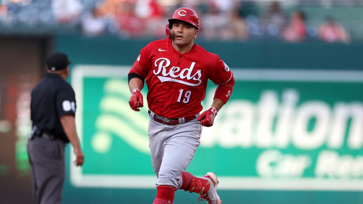 The pros and cons of the Reds bringing Joey Votto back in 2024