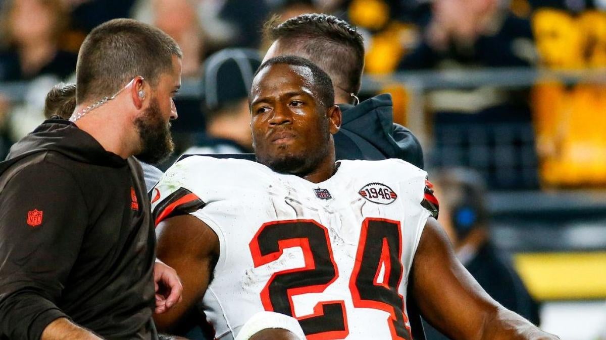 Browns' Nick Chubb Suffers Scary Knee Injury Vs. Steelers, Carted Off ...