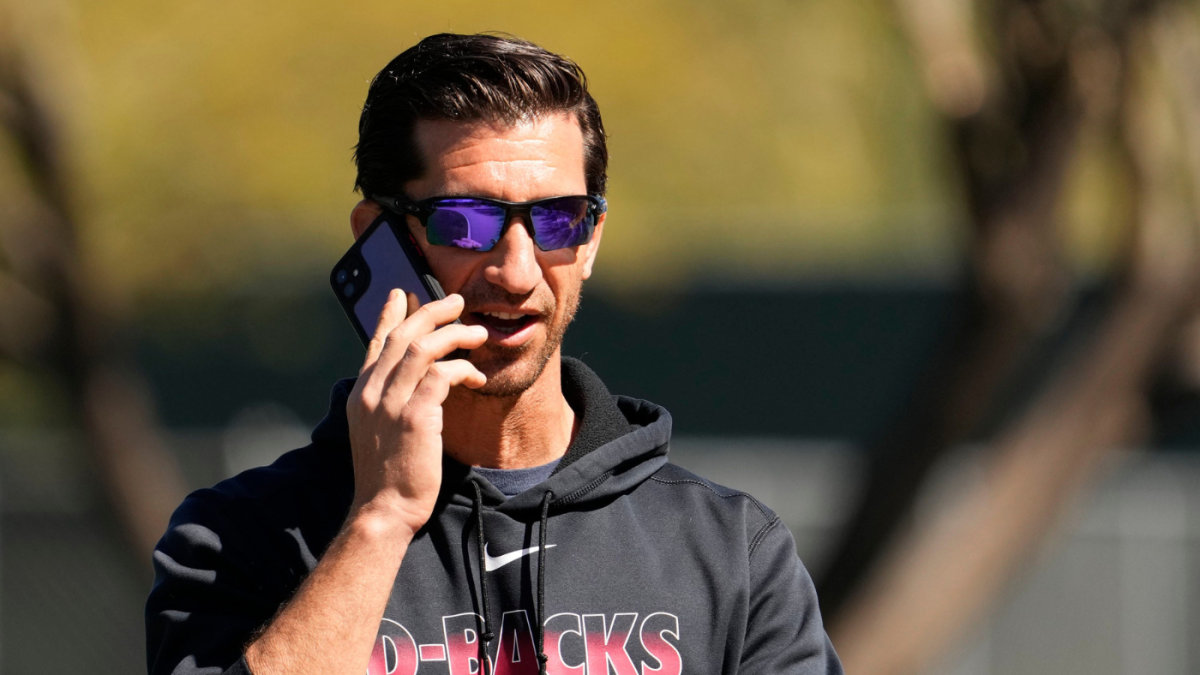 Arizona Diamondbacks sign GM Mike Hazen to extension: Sources