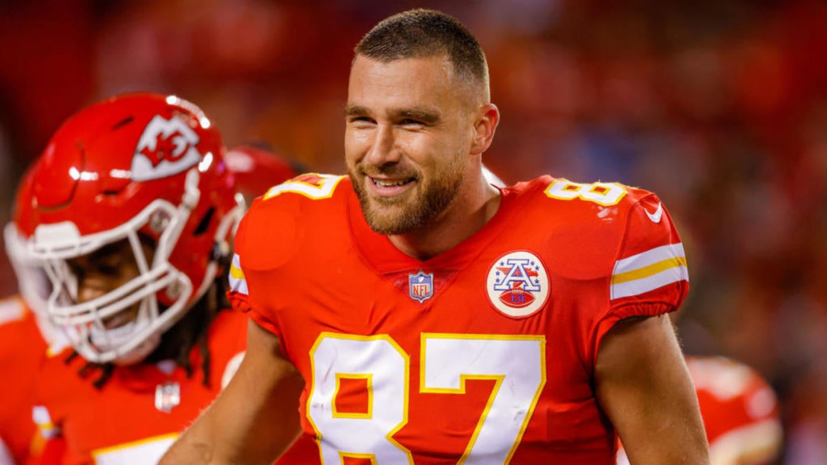 Chiefs' Travis Kelce addresses 'hilarious' Taylor Swift dating rumors: 'I  threw the ball in her court' 