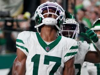 East Rutherford, New Jersey, USA. 23rd Dec, 2018. New York Jets cornerback  Darryl Roberts (27) looks to make a tackle on Green Bay Packers wide  receiver Equanimeous St. Brown (19) and is