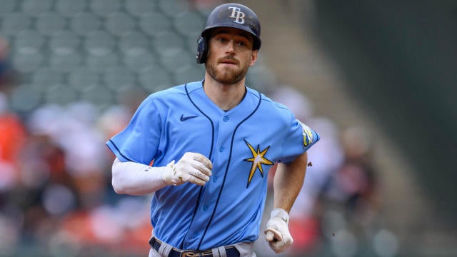 Rays second baseman Brandon Lowe out 4-6 weeks with kneecap fracture amid  heated battle for AL East - CBSSports.com